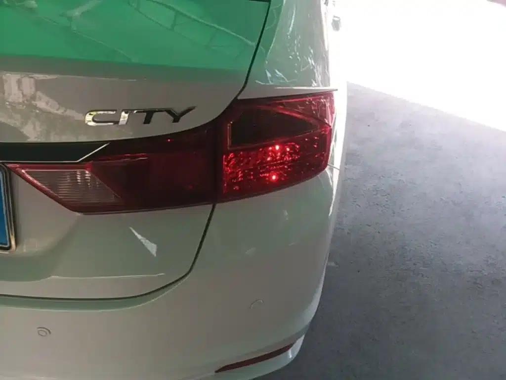Honda City 2015 1.5L CVT Comfort Edition — миниатюра 8