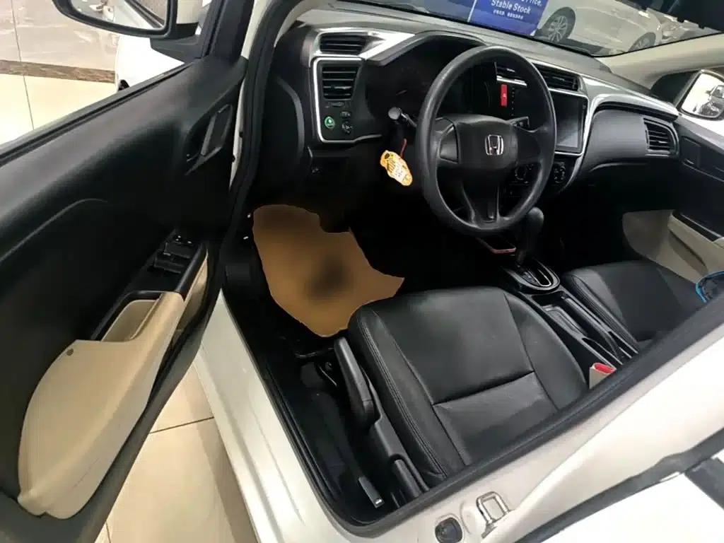Honda City 2015 1.5L CVT Comfort Edition — миниатюра 16