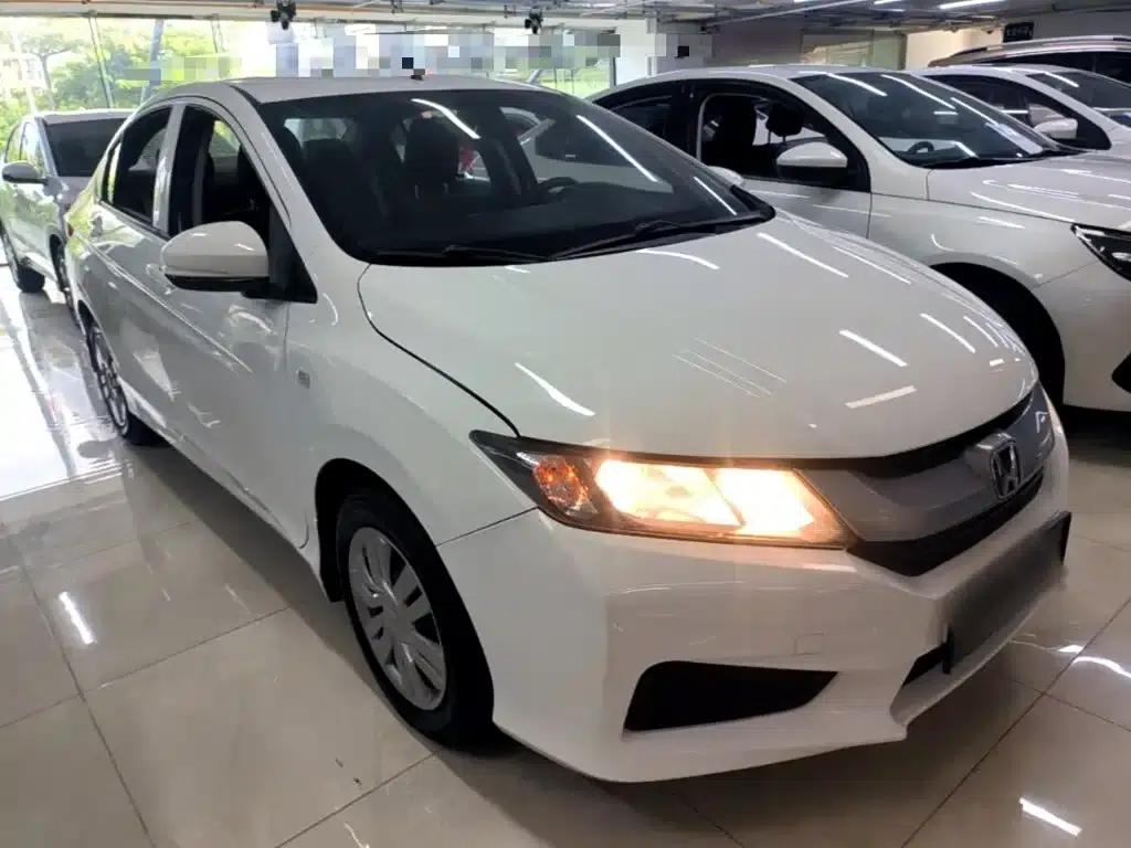 Honda City 2015 1.5L CVT Comfort Edition — миниатюра 4