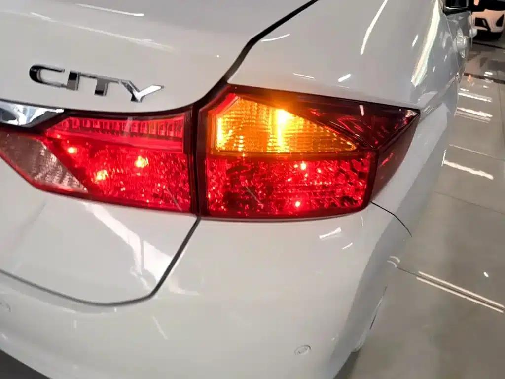 Honda City 2015 1.5L CVT Comfort Edition — миниатюра 8
