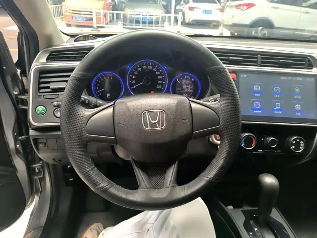 Honda City 2017 1.5L CVT Elite Edition — миниатюра 11