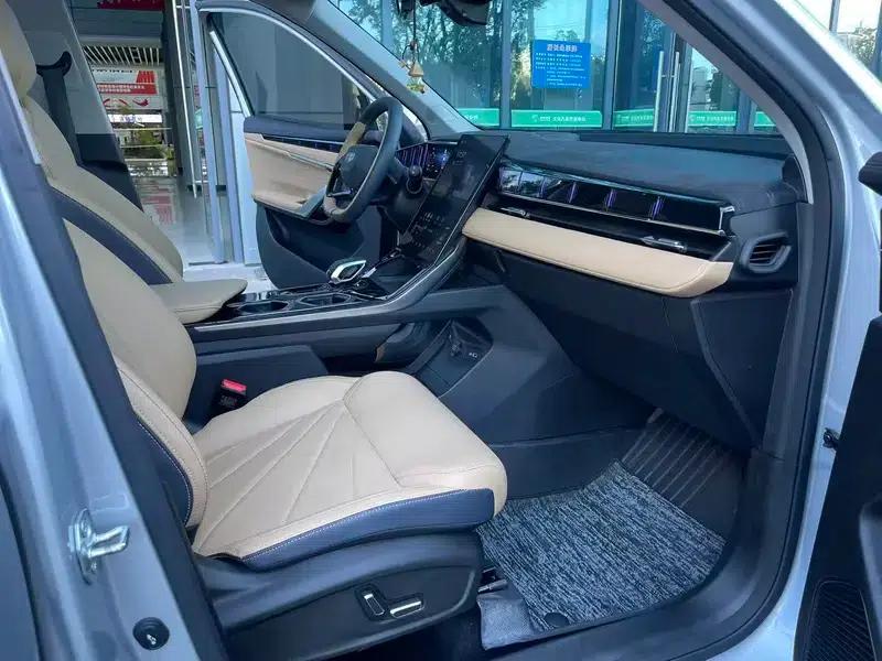Geely Boyue L 2023 1.5TD DCT Premium Edition — миниатюра 8