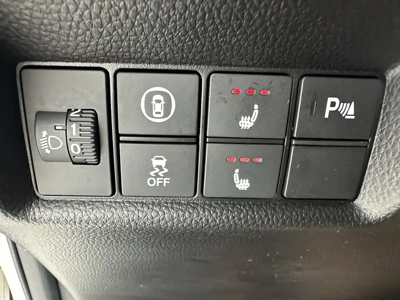 LIFE 2021 1.5L CVT CRO-SS Fun Edition — миниатюра 13