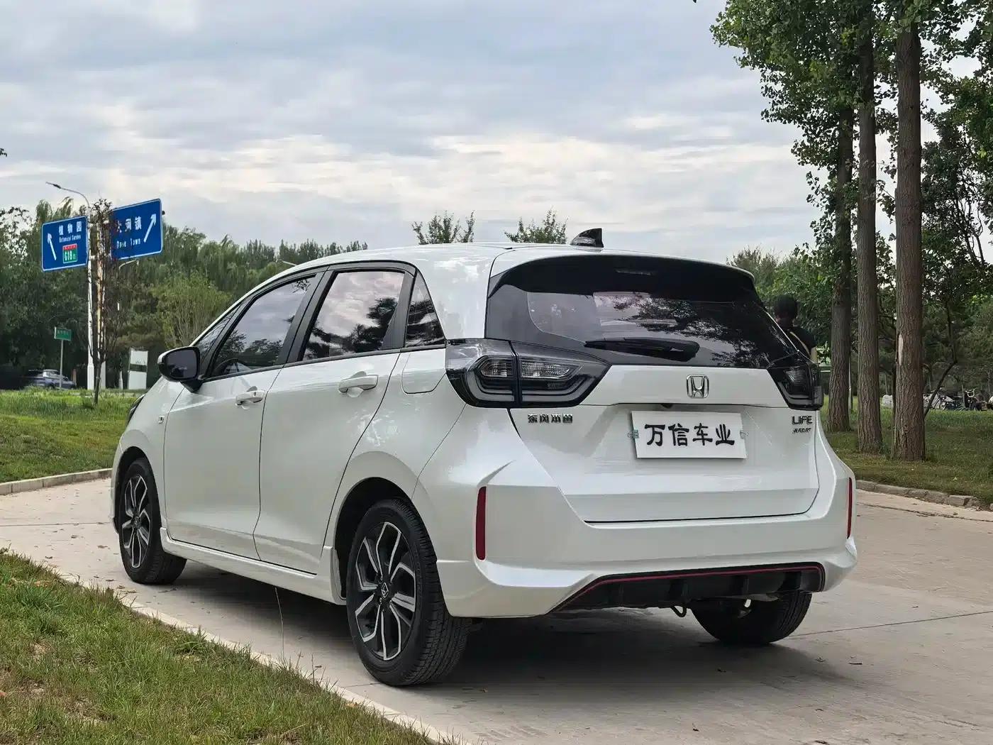 LIFE 2021 1.5L CVT SPO-SS Dynamic Edition — миниатюра 5