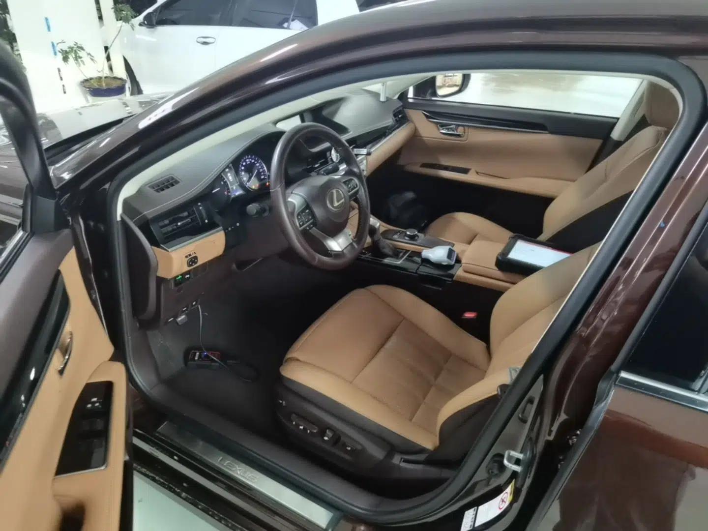 Lexus ES 2015 200 Elite Edition — миниатюра 17