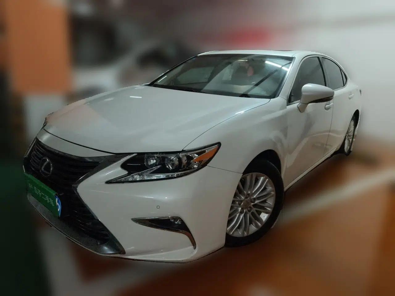 Lexus ES 2015 200 Elite Edition — миниатюра 1