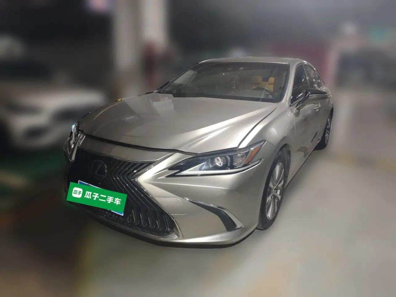 Lexus ES 2018 300h Premier Edition China V Standard — миниатюра 1