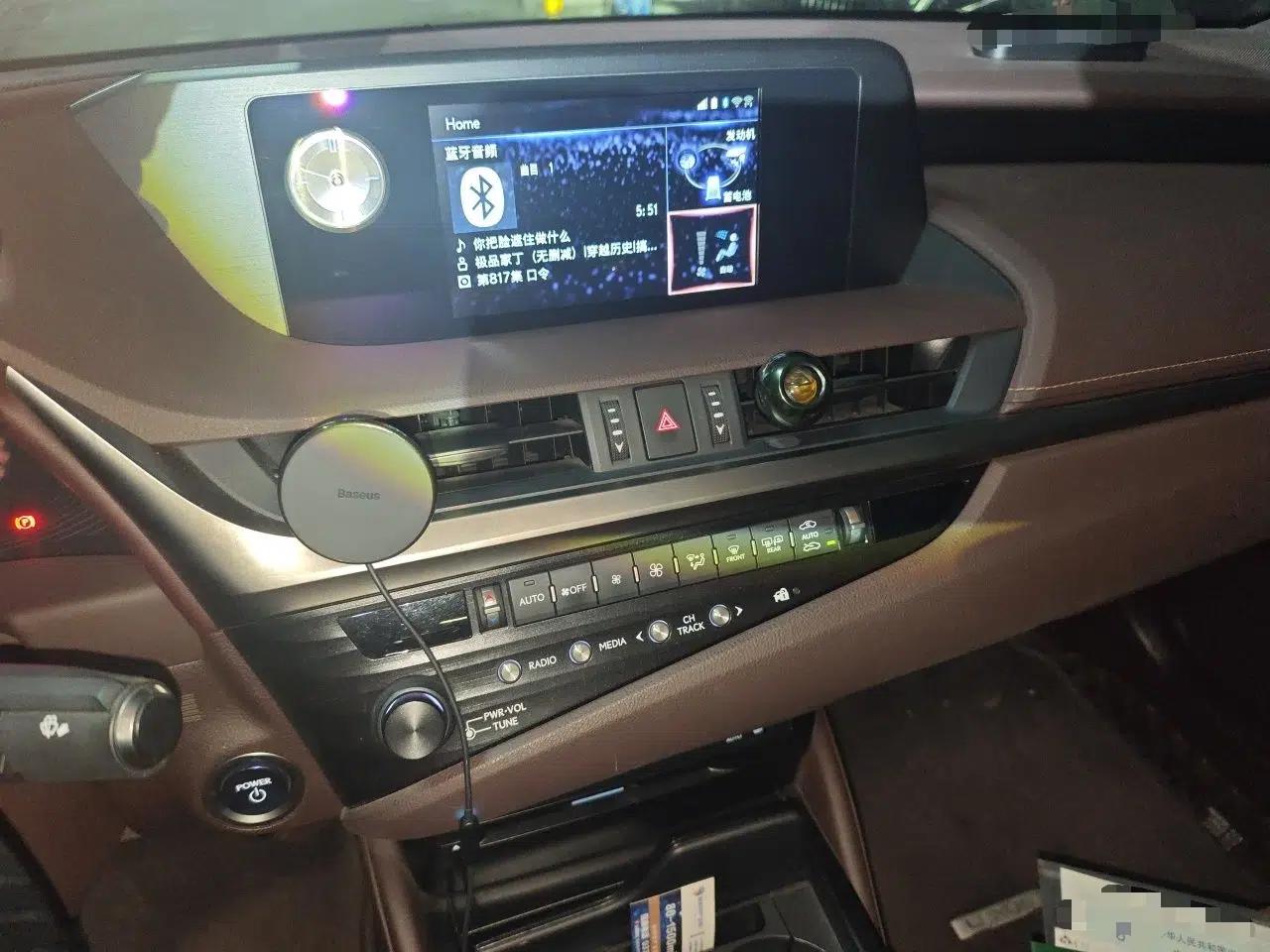 Lexus ES 2018 300h Premier Edition China V Standard — миниатюра 13
