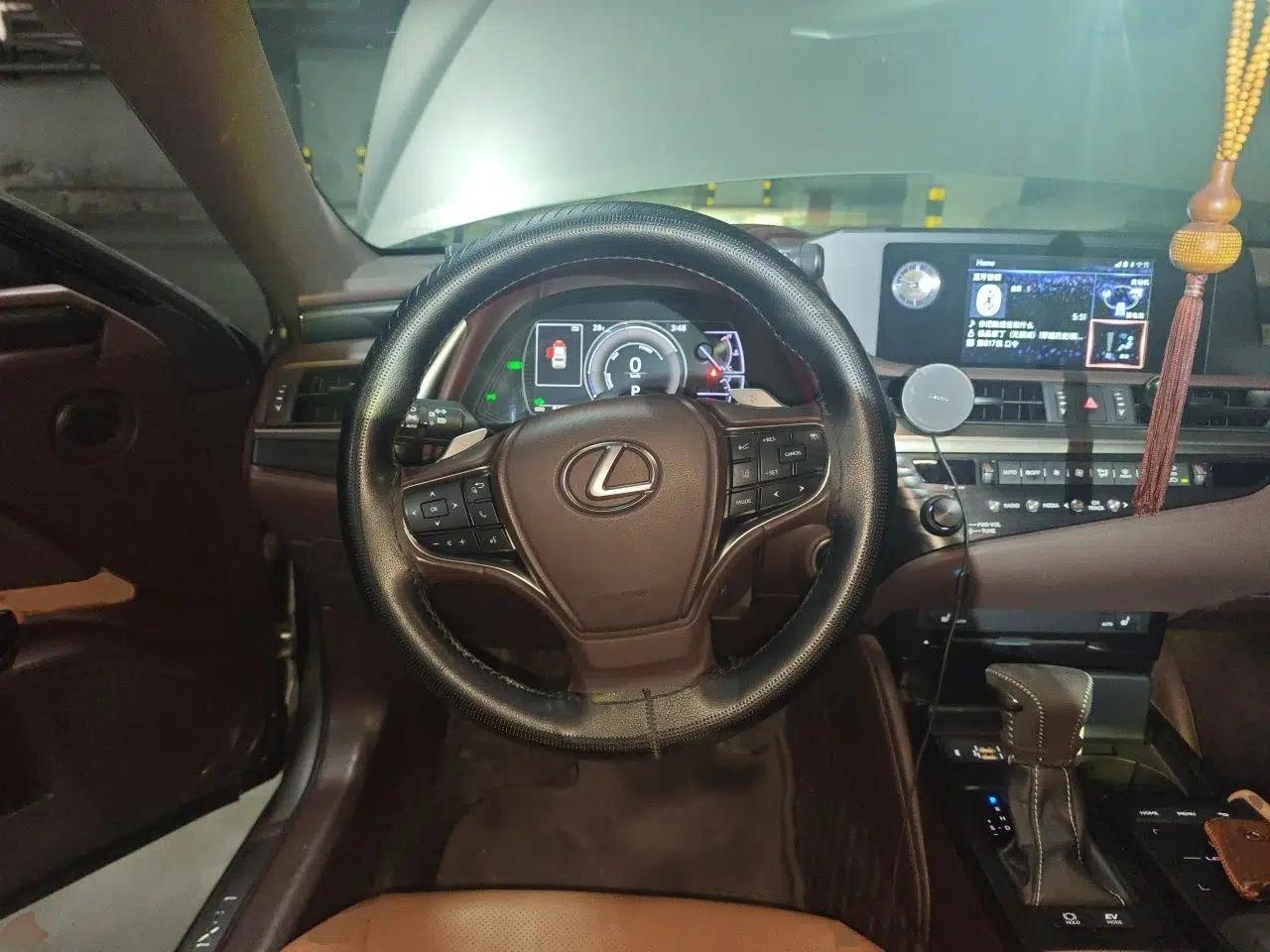 Lexus ES 2018 300h Premier Edition China V Standard — миниатюра 10