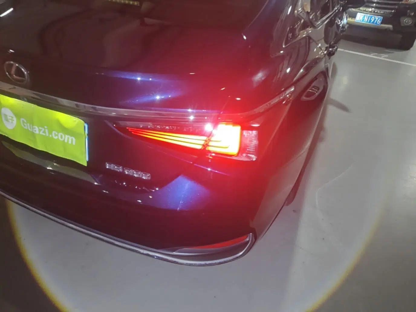 Lexus ES 2022 200 Excellence Edition — миниатюра 9