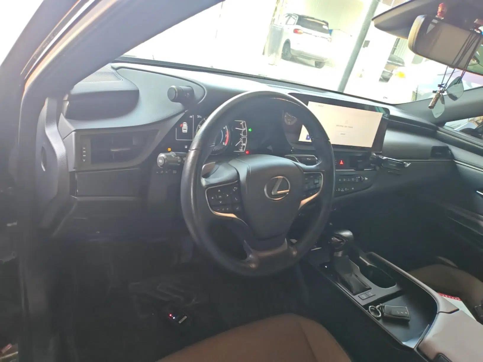 Lexus ES 2022 200 Excellence Edition — миниатюра 17