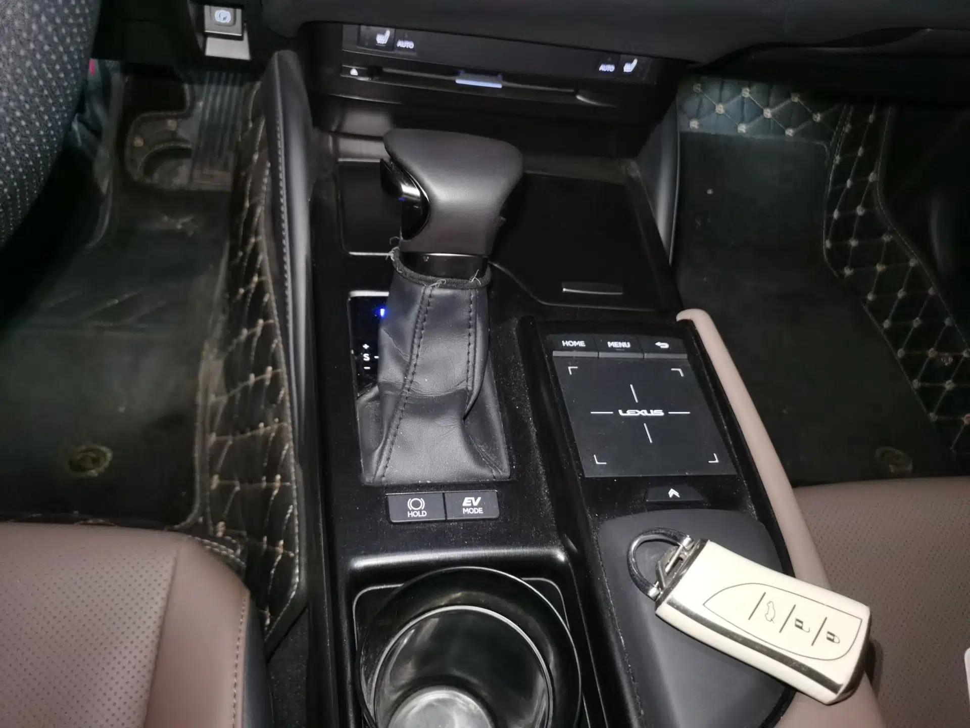 Lexus ES 2021 300h Excellence Edition — миниатюра 14