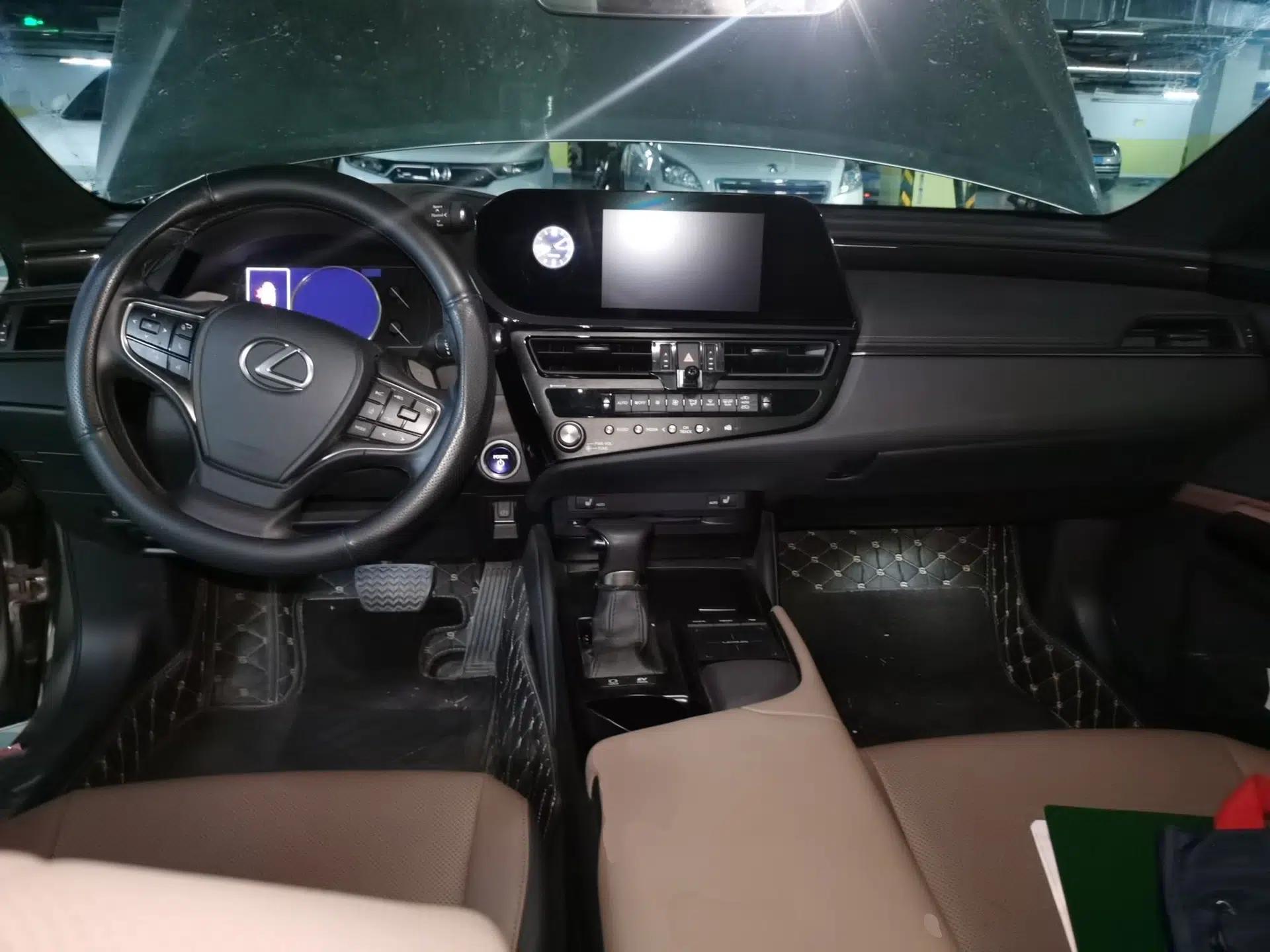 Lexus ES 2021 300h Excellence Edition — миниатюра 9
