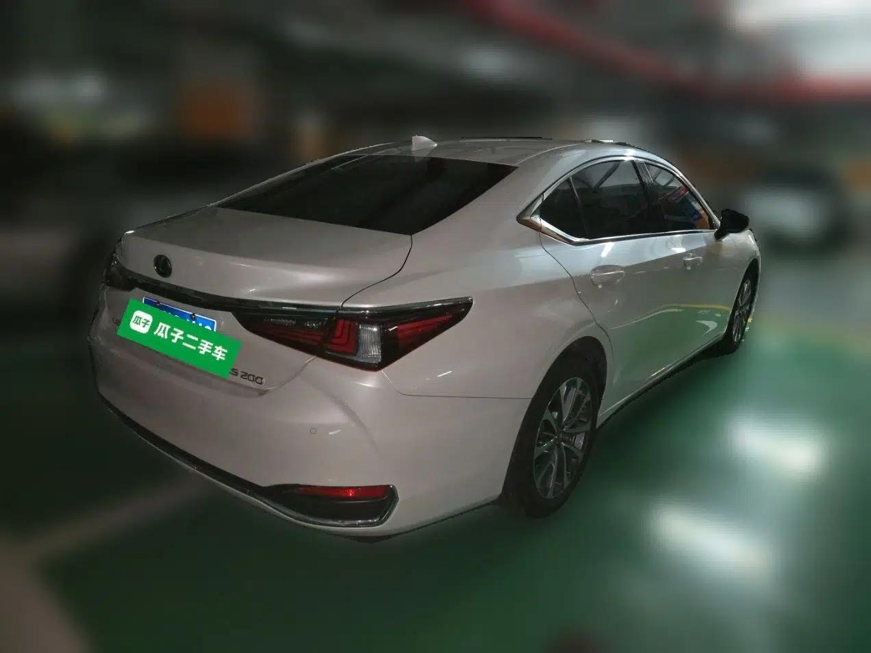 Lexus ES 2023 200 Excellence Edition — миниатюра 6