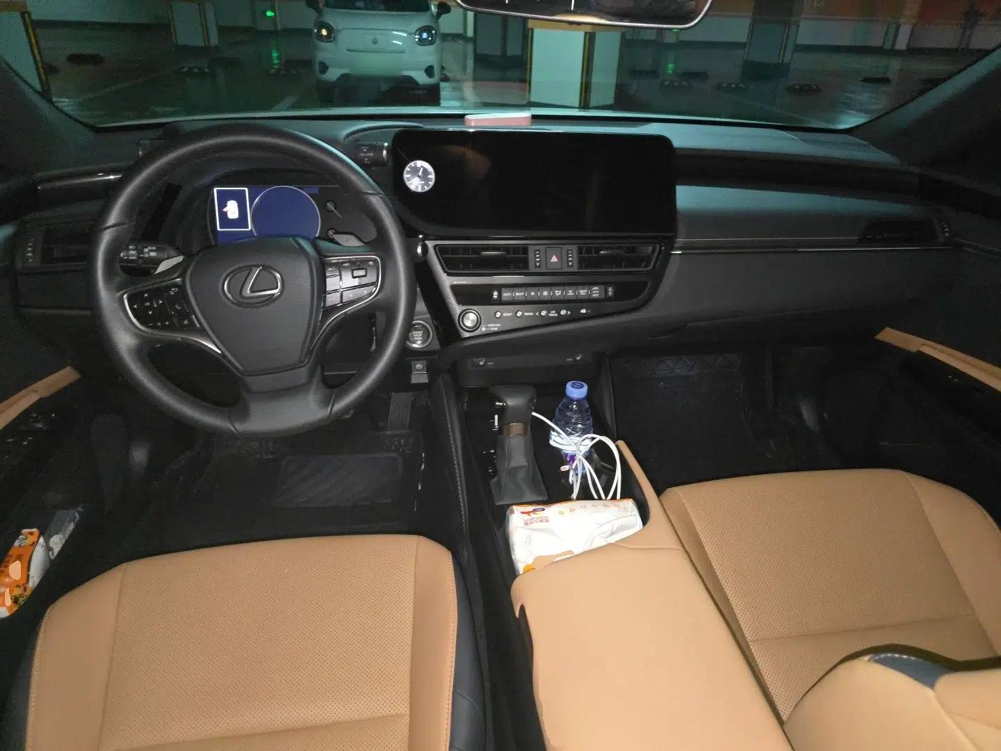 Lexus ES 2023 200 Excellence Edition — миниатюра 9