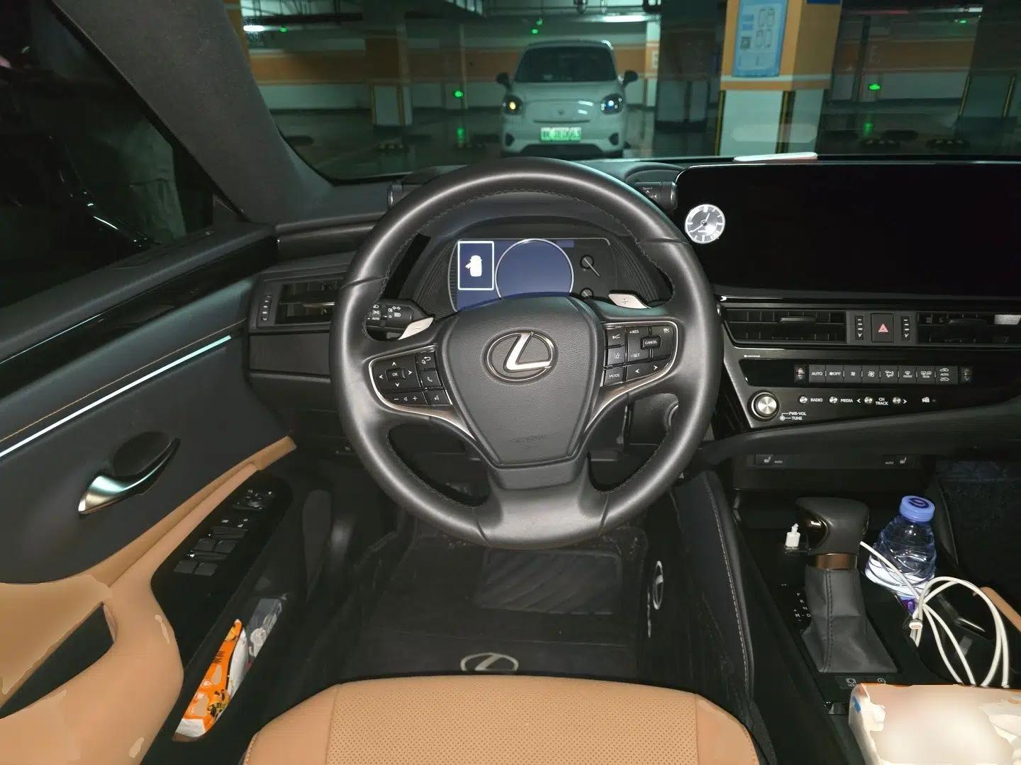 Lexus ES 2023 200 Excellence Edition — миниатюра 10