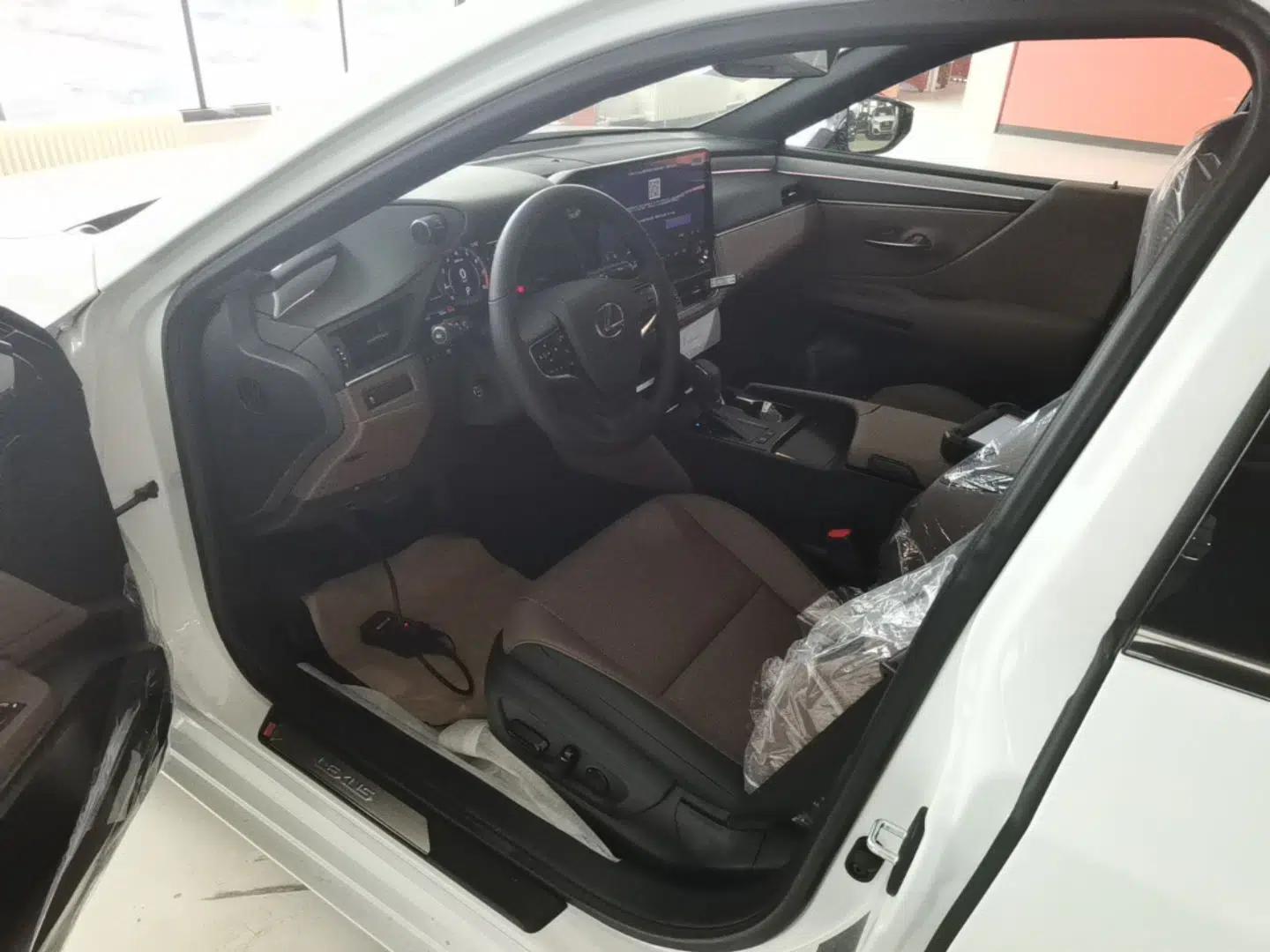 Lexus ES 2025 200 Premium Edition — миниатюра 17
