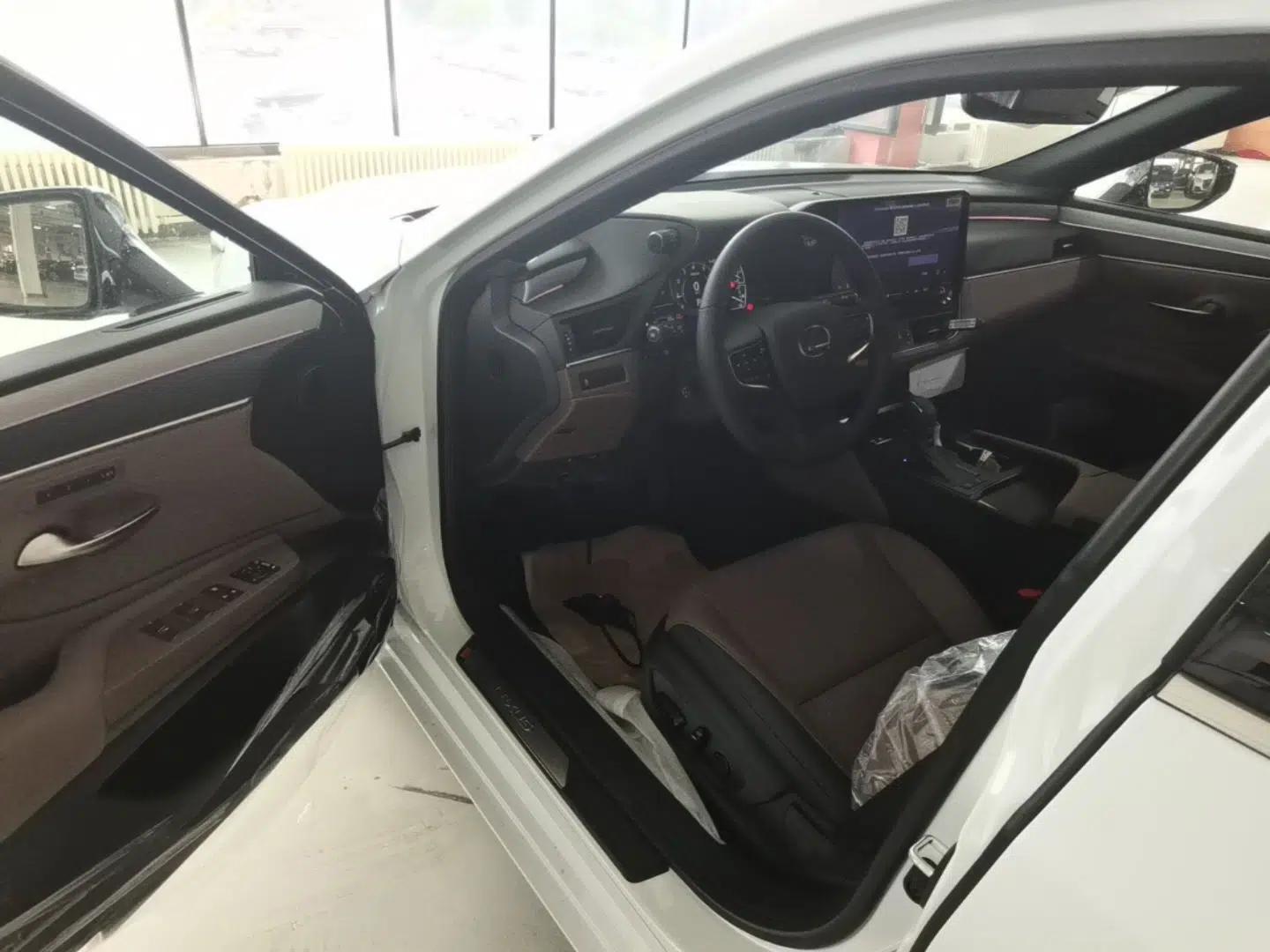 Lexus ES 2025 200 Premium Edition — миниатюра 18