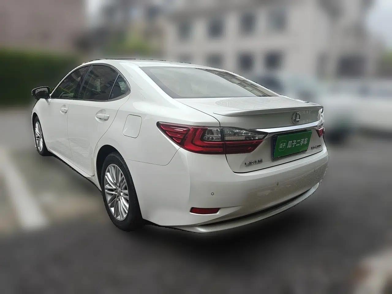 Lexus ES 2015 200 Comfort Edition — миниатюра 4