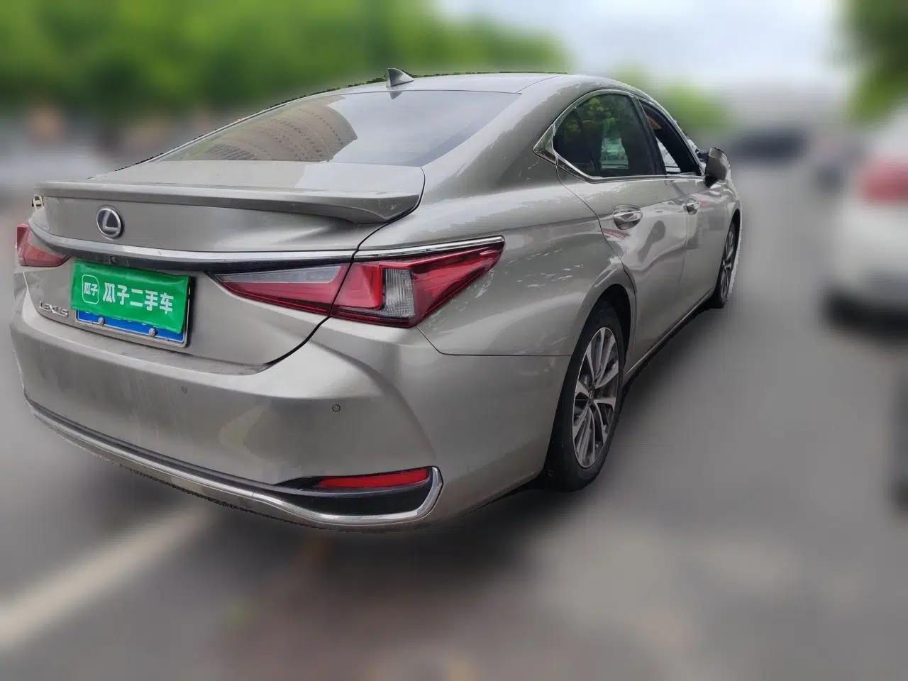 Lexus ES 2022 300h Excellence Edition — миниатюра 6