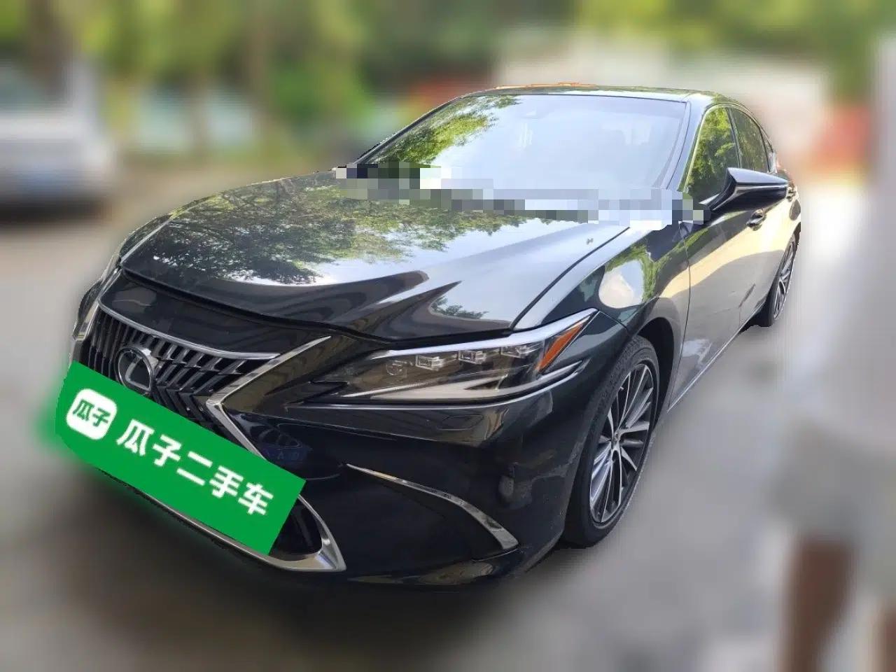 Lexus ES 2022 300h Deluxe Edition — миниатюра 1