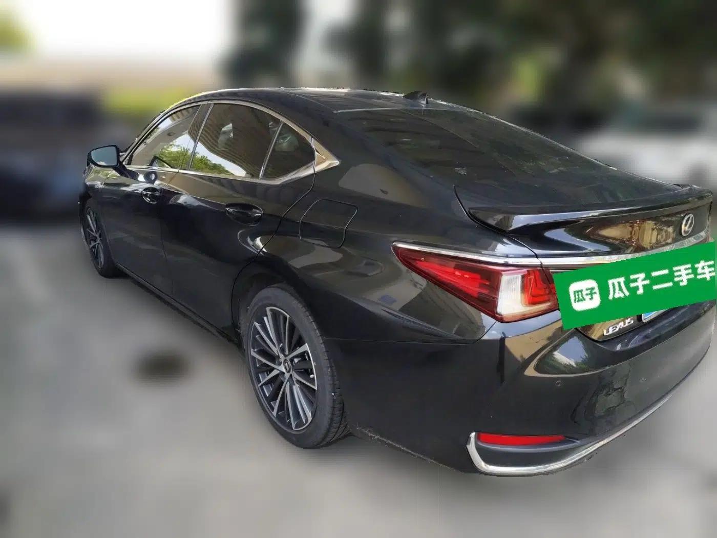 Lexus ES 2022 300h Deluxe Edition — миниатюра 4