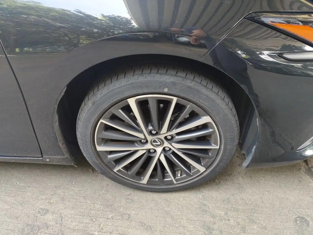 Lexus ES 2022 300h Deluxe Edition — миниатюра 8