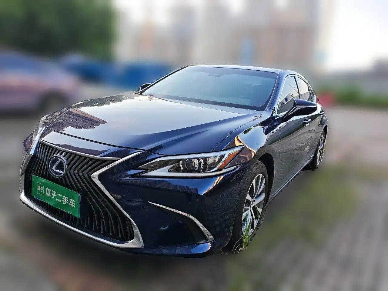 Lexus ES 2020 300h Premier Edition — миниатюра 1