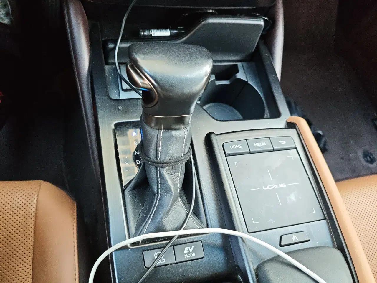 Lexus ES 2020 300h Premier Edition — миниатюра 14