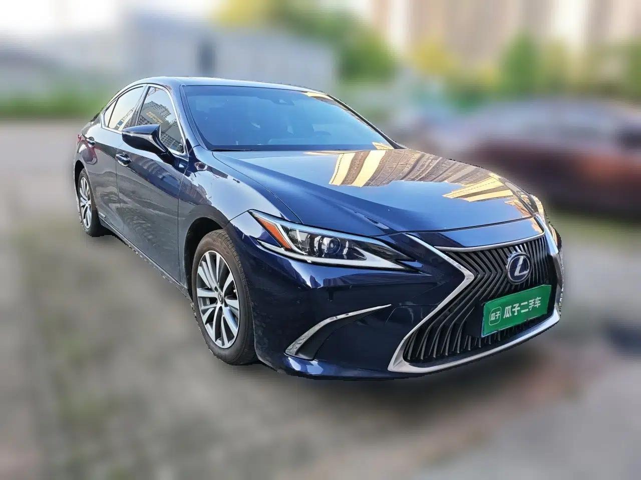 Lexus ES 2020 300h Premier Edition — миниатюра 3