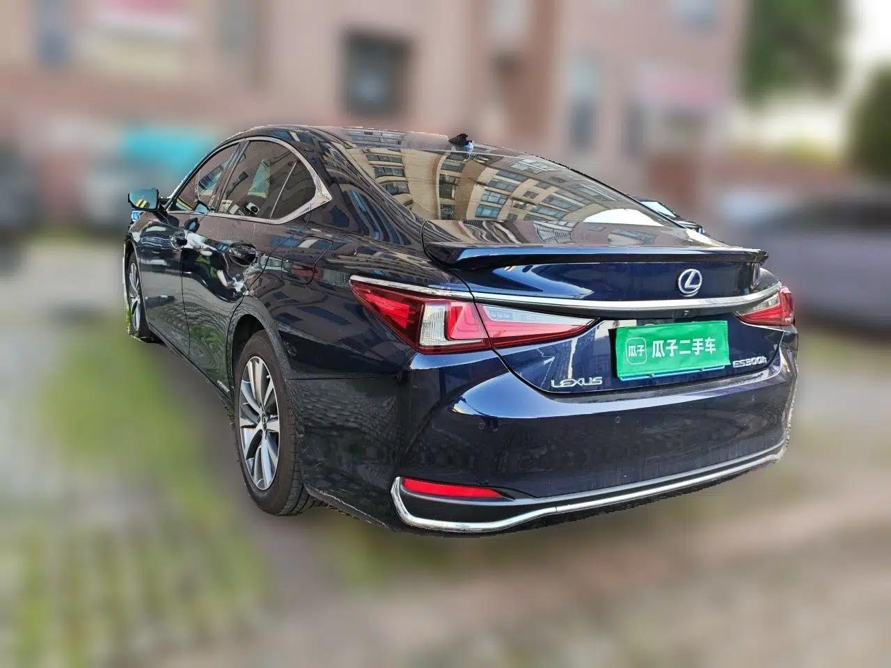 Lexus ES 2020 300h Premier Edition — миниатюра 4