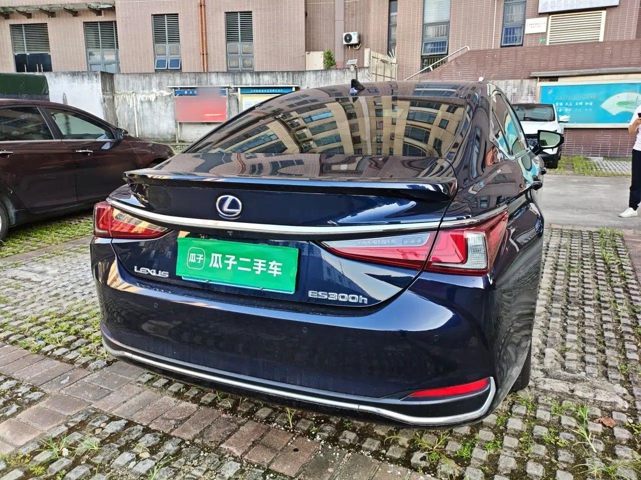 Lexus ES 2020 300h Premier Edition — миниатюра 5