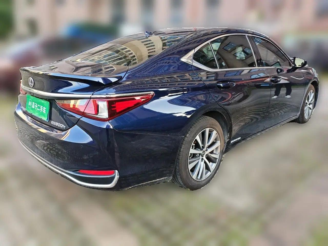 Lexus ES 2020 300h Premier Edition — миниатюра 6
