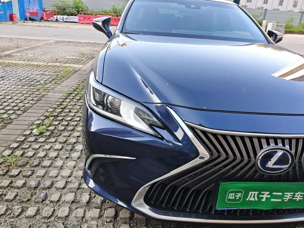 Lexus ES 2020 300h Premier Edition — миниатюра 7