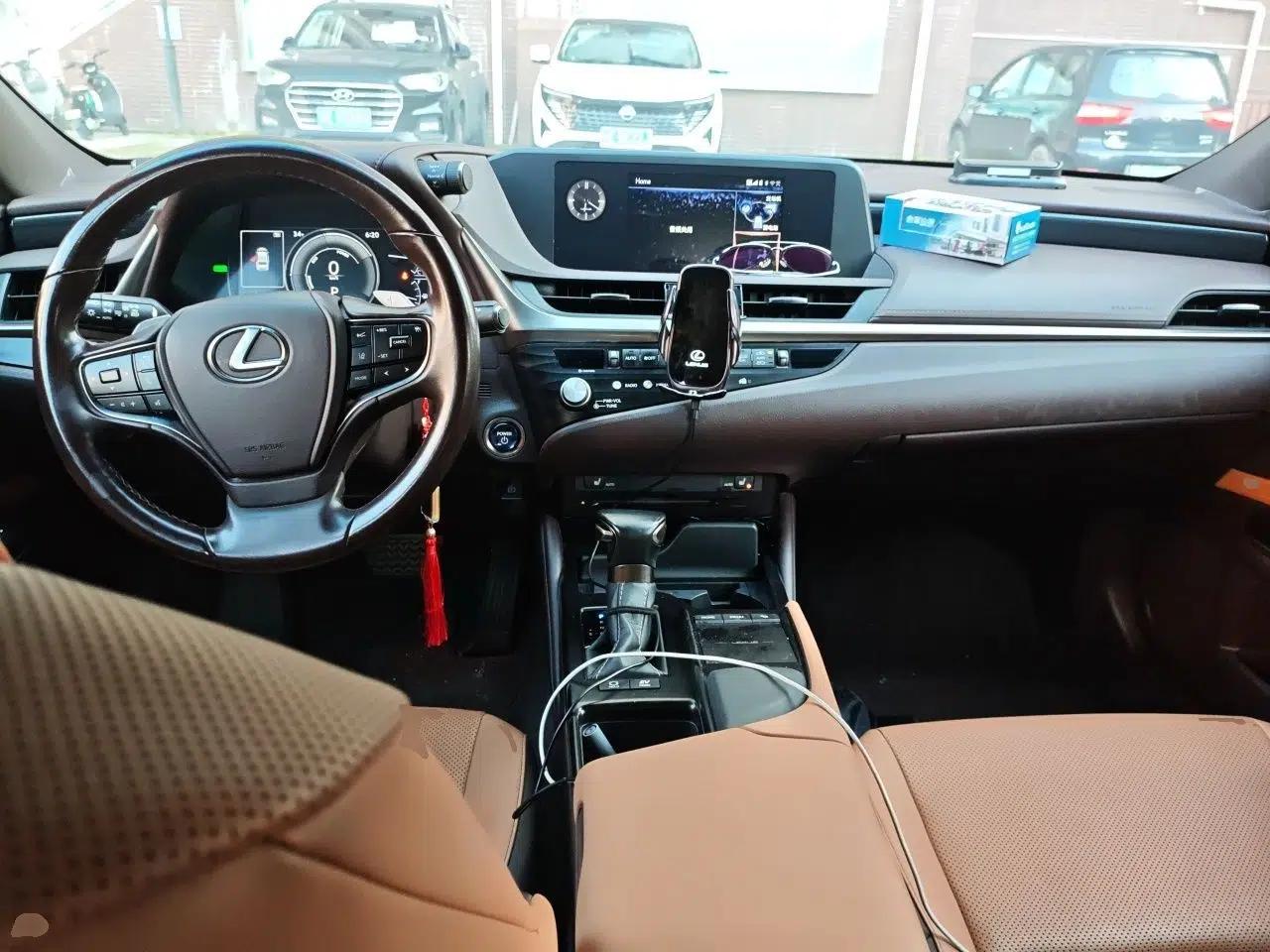 Lexus ES 2020 300h Premier Edition — миниатюра 9