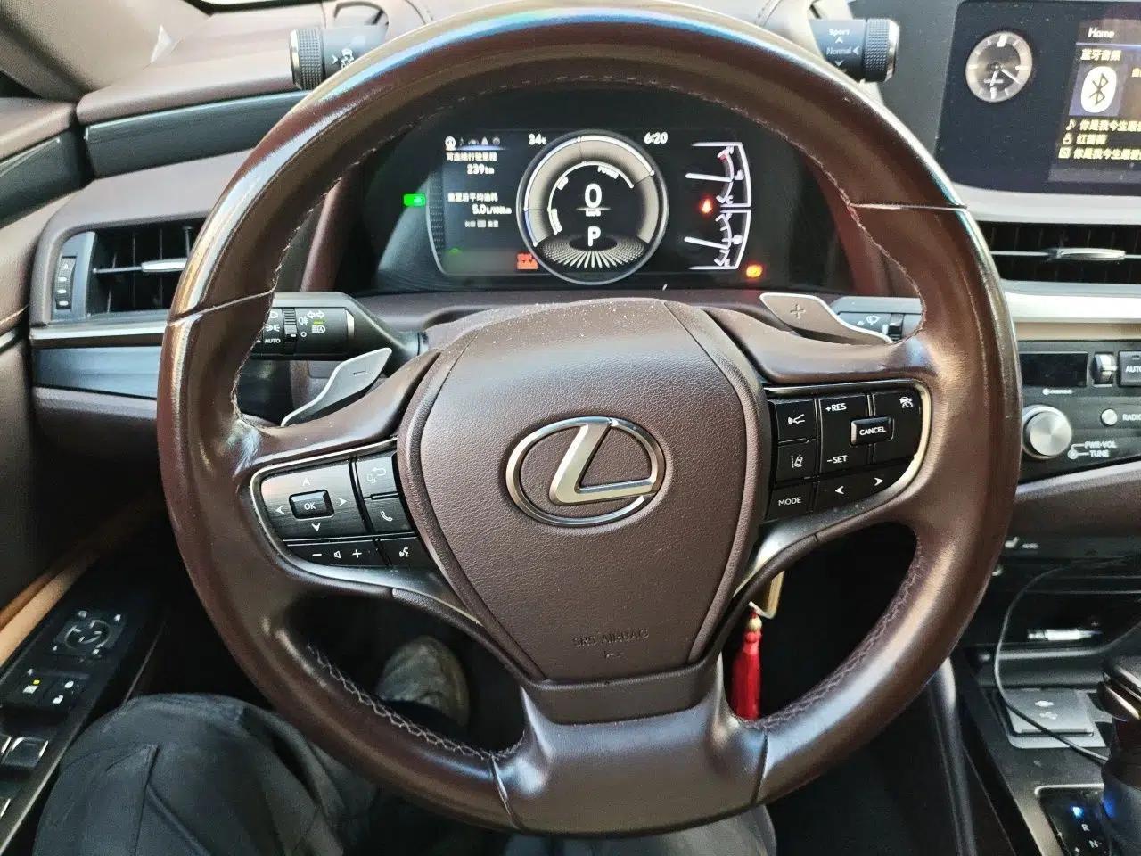 Lexus ES 2020 300h Premier Edition — миниатюра 10
