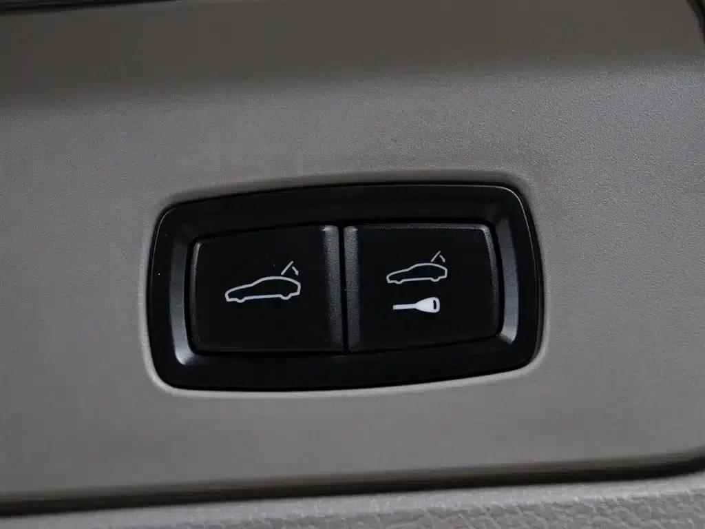 Panamera 2010 Panamera Turbo 4.8T — миниатюра 12