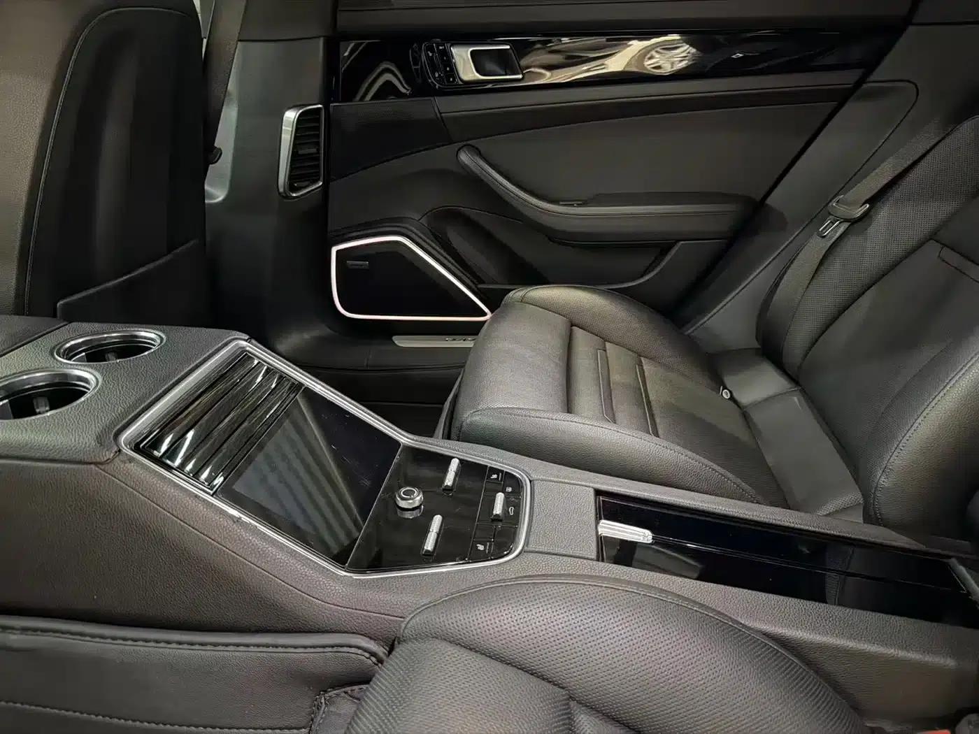 2017 Panamera 4 Executive Long Wheelbase 3.0T — миниатюра 11