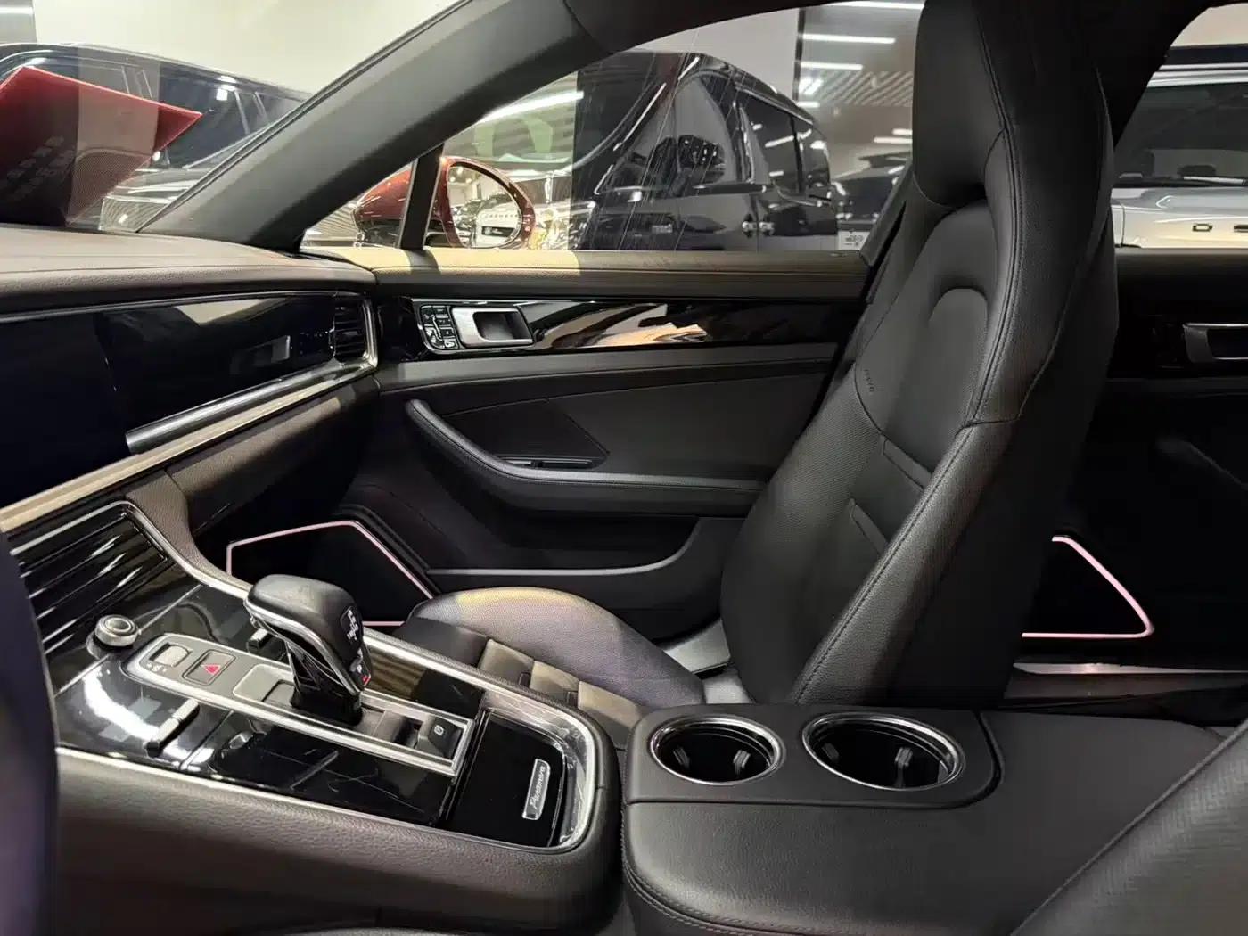 2017 Panamera 4 Executive Long Wheelbase 3.0T — миниатюра 12