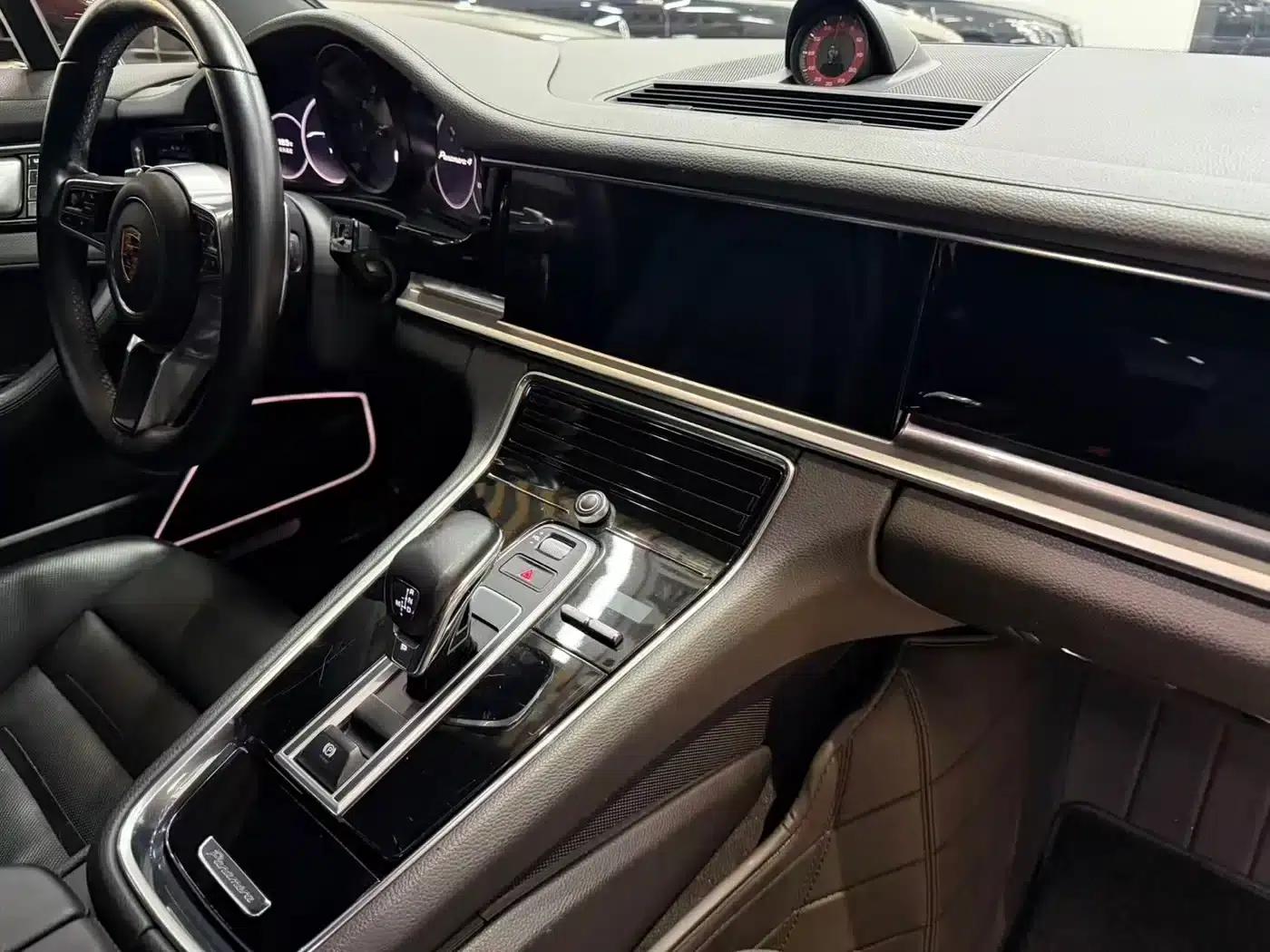 2017 Panamera 4 Executive Long Wheelbase 3.0T — миниатюра 16