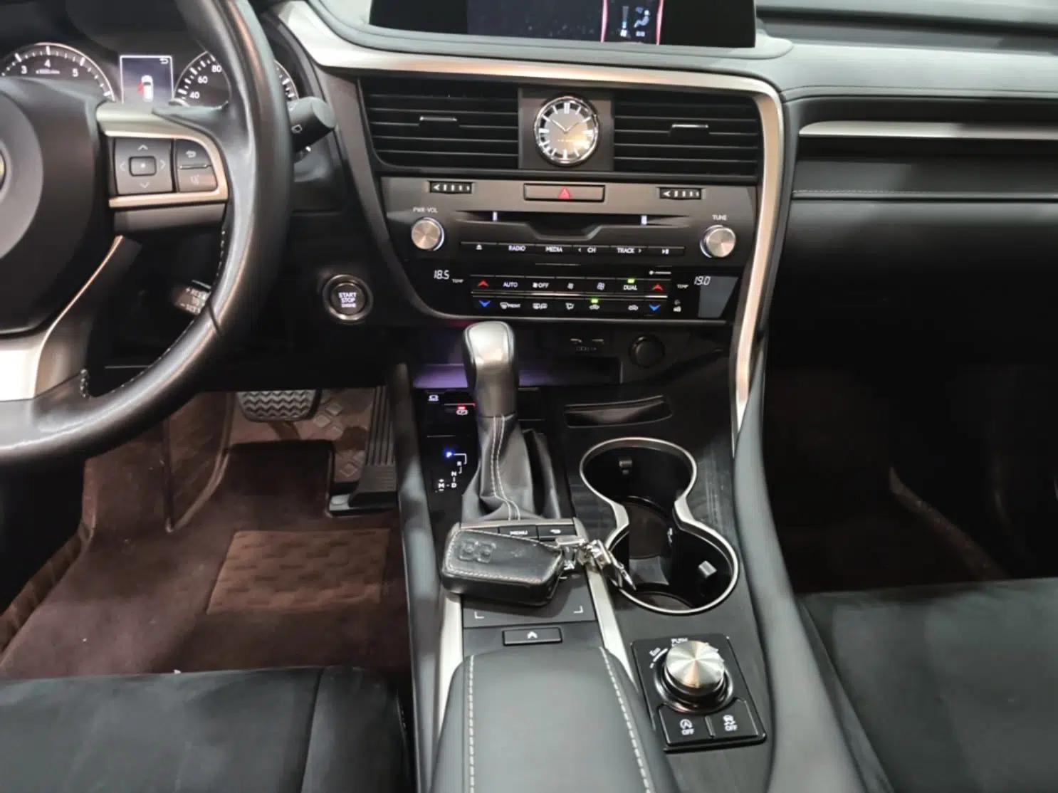 Lexus RX 2020 Revised Version 300 Two-Wheel Drive Elite Edition — миниатюра 16