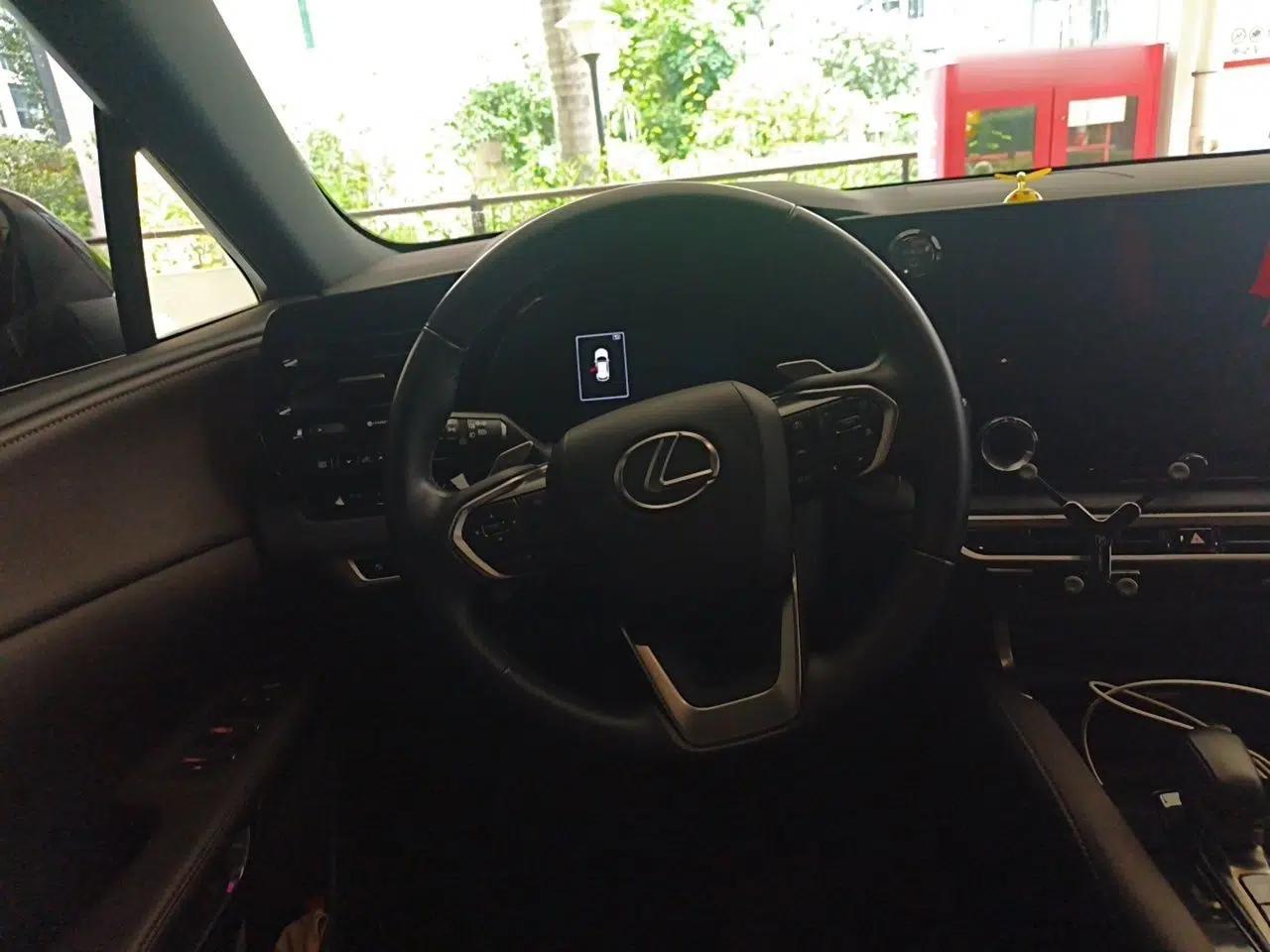 Lexus RX 2023 350h Two-Wheel Drive Comfort Edition — миниатюра 10