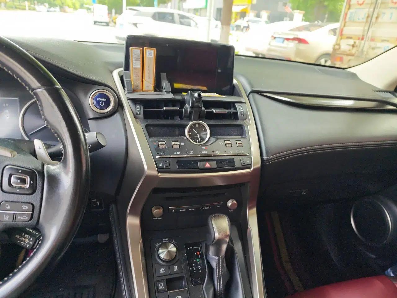 Lexus NX 2017 300h Front-Drive FENGSHANG Edition — миниатюра 12