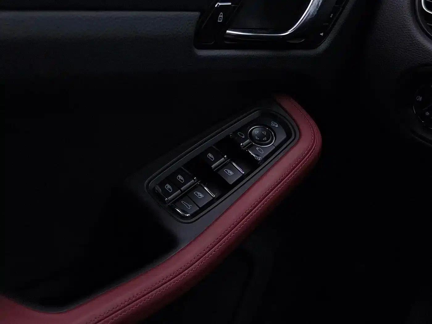 2023 Macan 2.0T — миниатюра 19