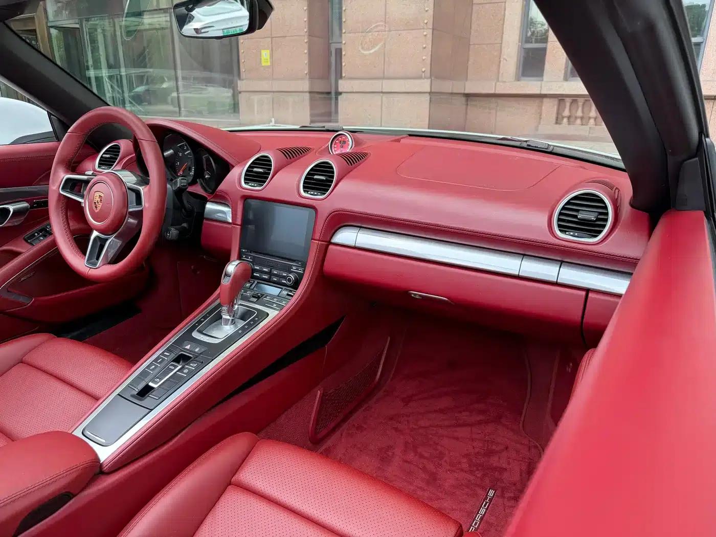2016 Porsche 718 Boxster 2.0T — миниатюра 15