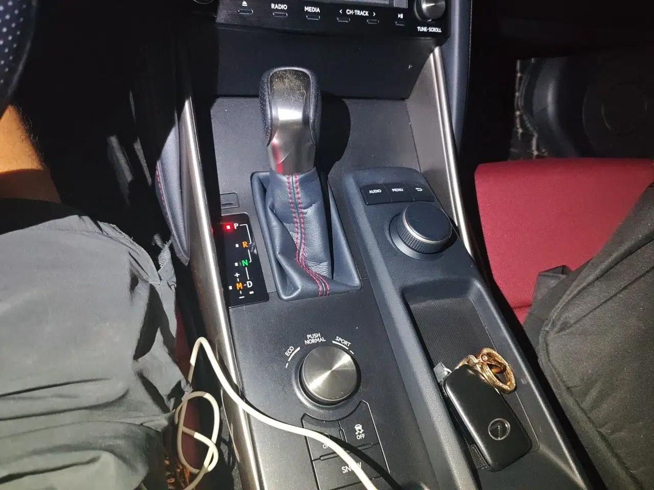 Lexus IS 2017 300 F SPORT Edition — миниатюра 14