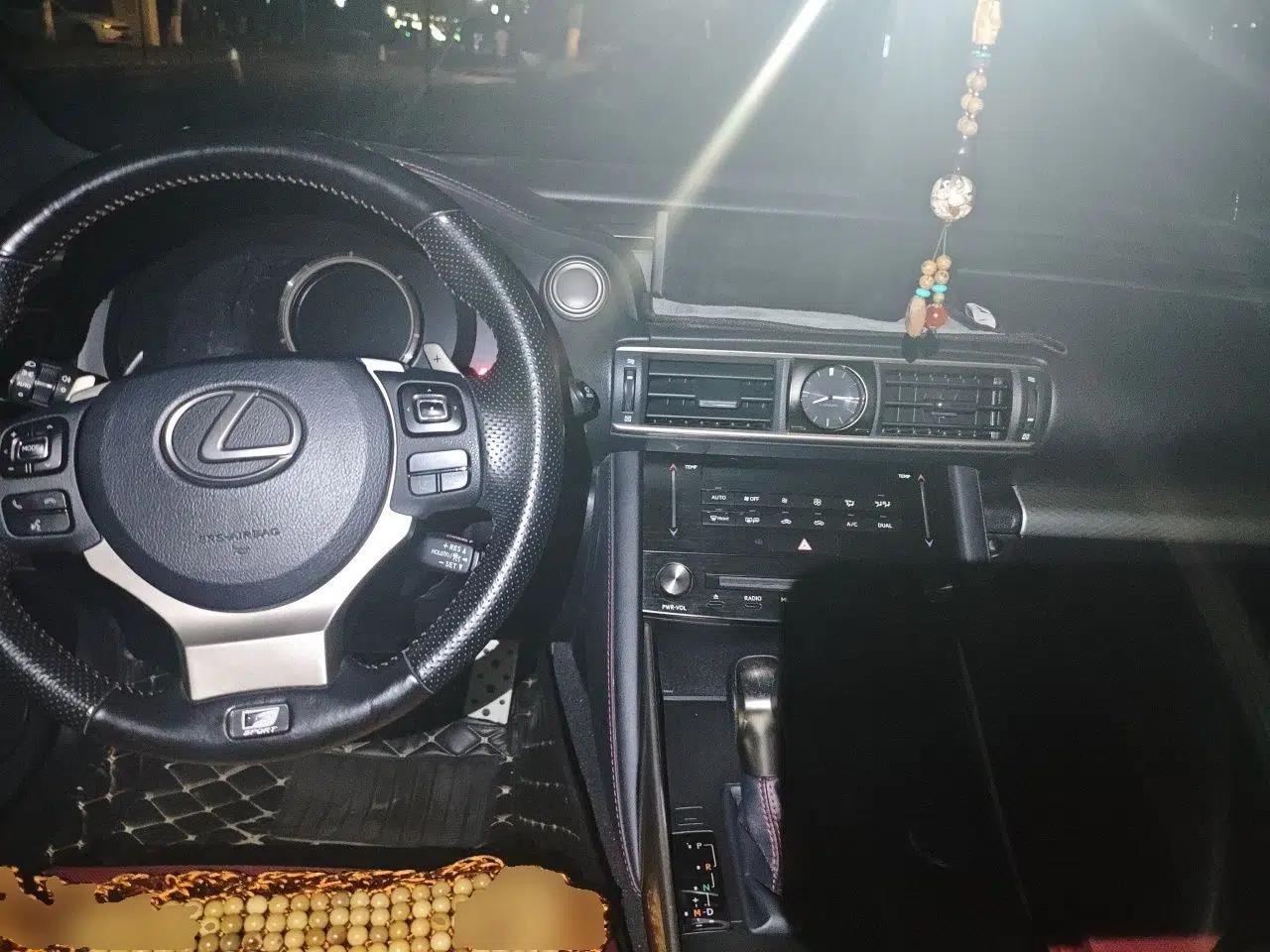 Lexus IS 2017 300 F SPORT Edition — миниатюра 9