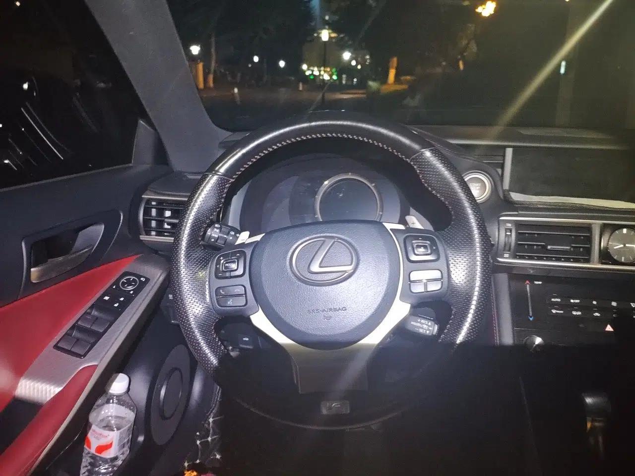 Lexus IS 2017 300 F SPORT Edition — миниатюра 10