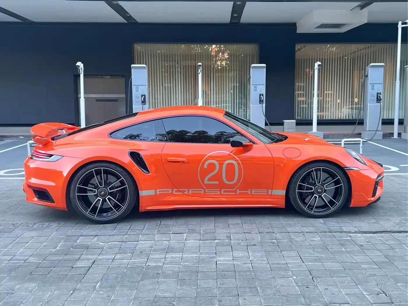 Porsche 911 2021 Turbo S 3.7T Porsche China 20th Anniversary Edition — миниатюра 3