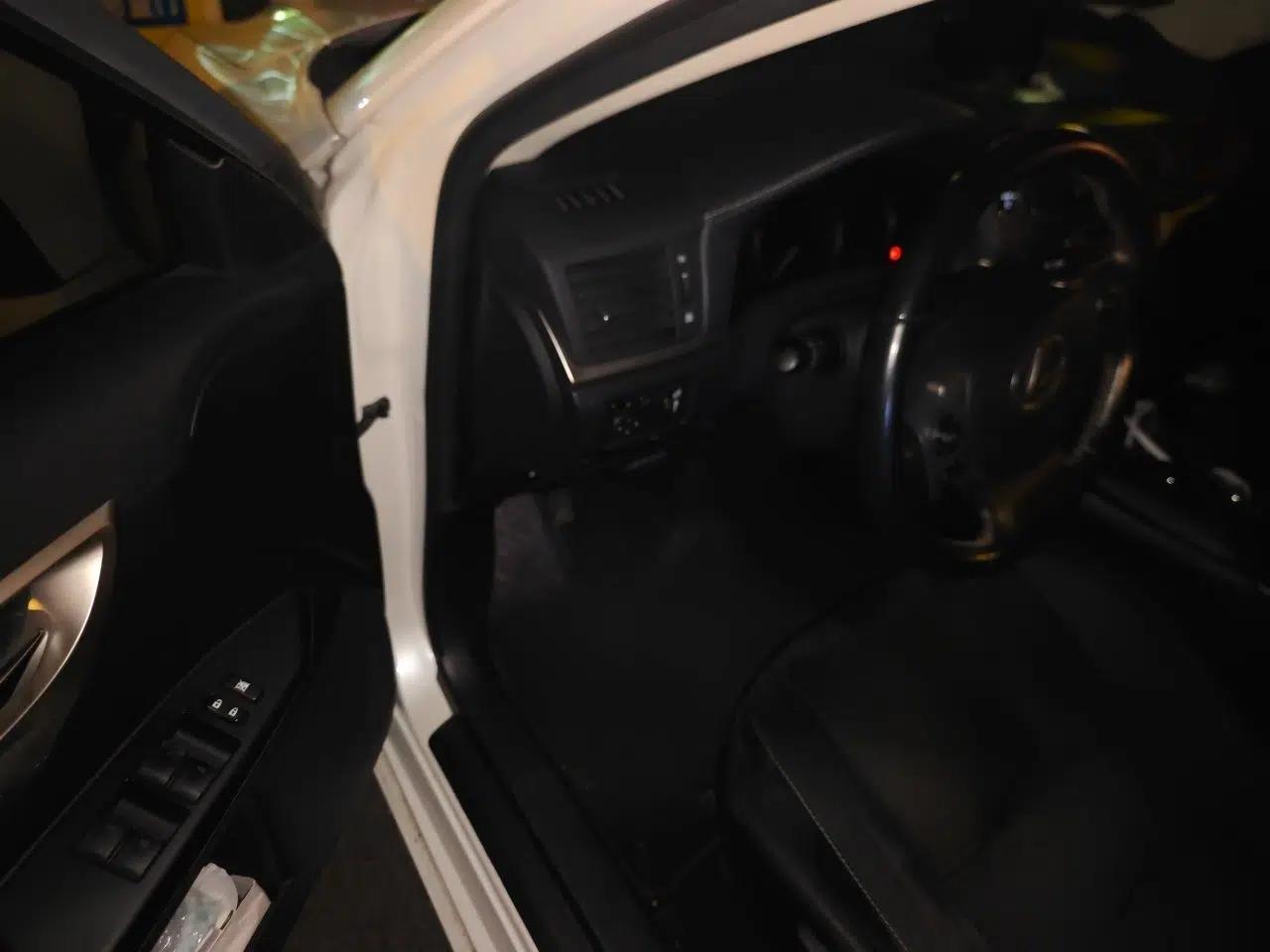 Lexus CT 2014 CT200h Comfort Edition Two-Tone — миниатюра 16